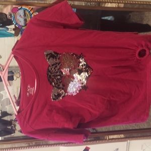 Cute red shirt with a lepord